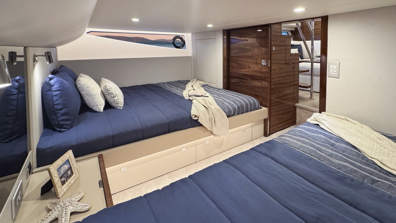 Riviera 4300 Sports Express gallery photo