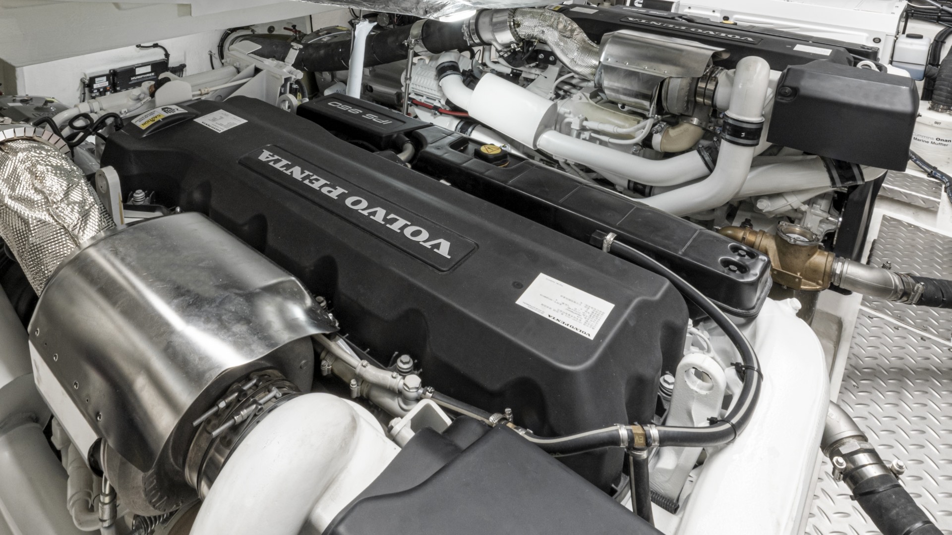 Riviera 6200 Sport Yacht performance running shot