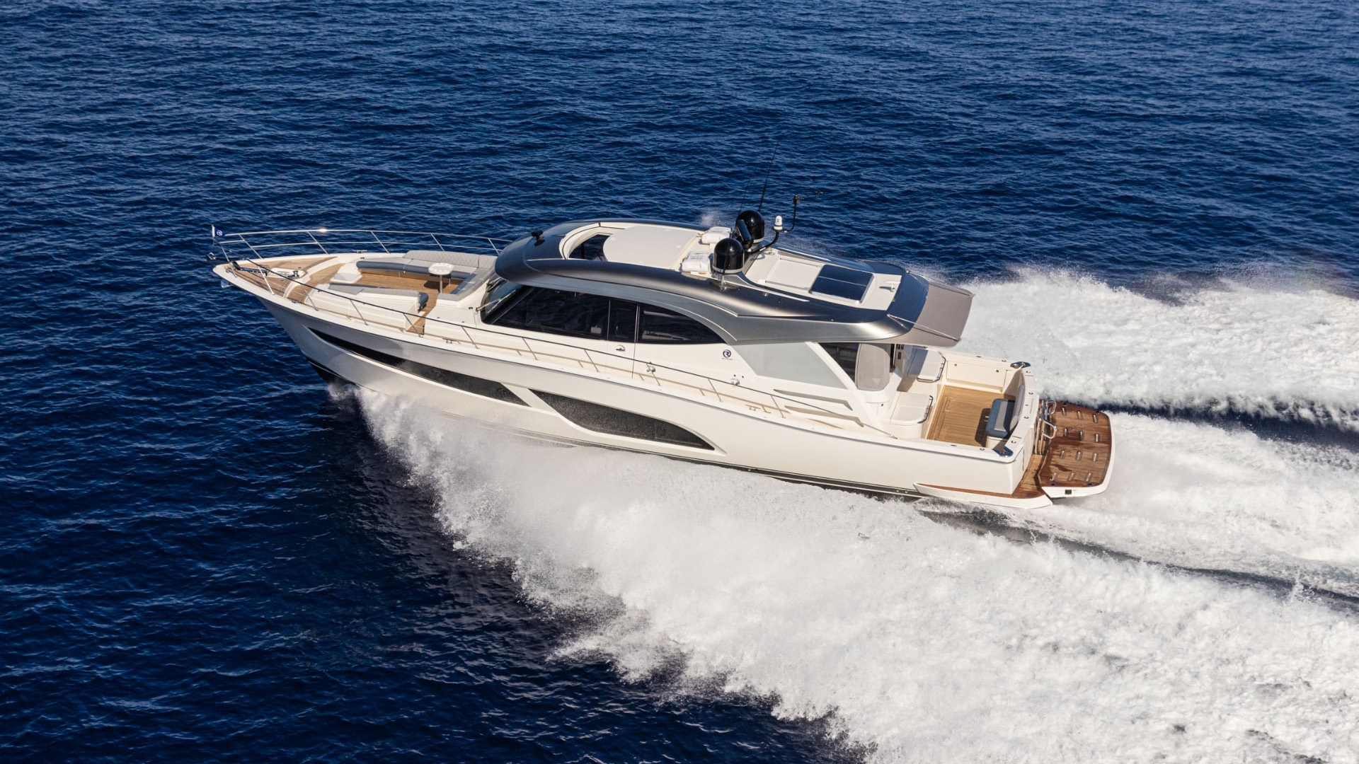 Riviera 645 SUV Series II running offshore